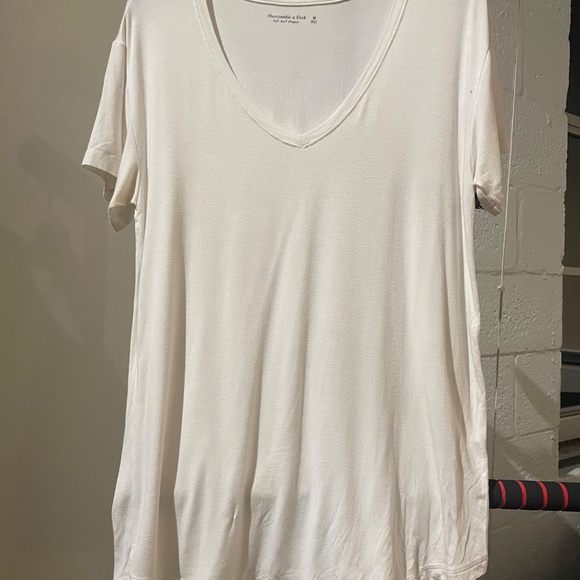 🌟(2 for $36) Abercrombie & Fitch V-Neck Tees | Soft A&F Drapey T-Shirt | Size M - Picture 11 of 13